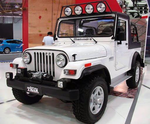 Which Thar variant offers the best mileage for long drives?