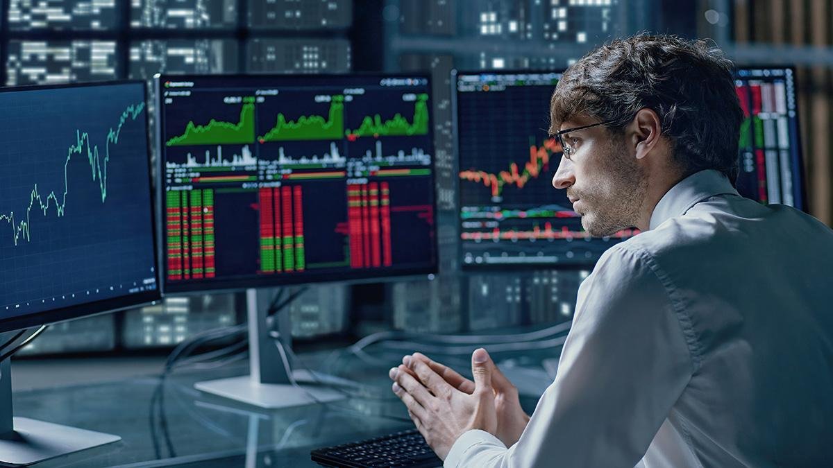 How UK Forex Brokers Help Traders Manage Volatility During Economic Shifts